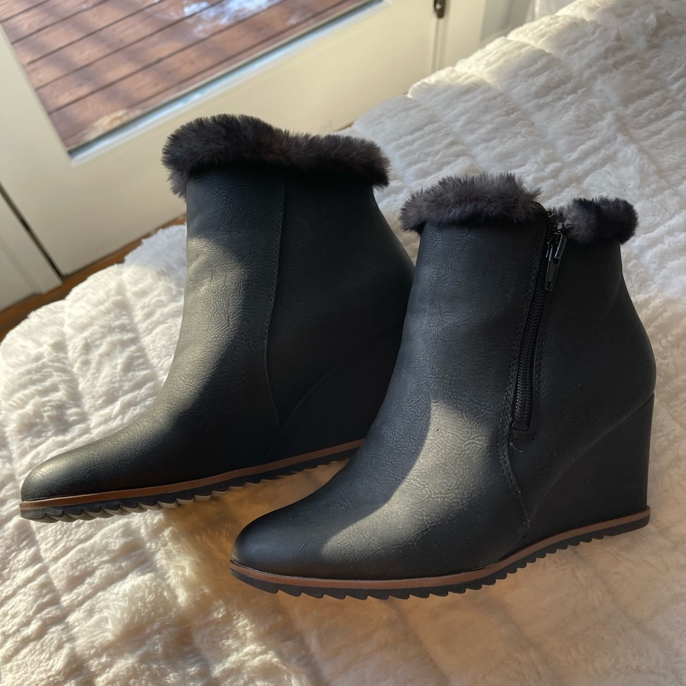 Black wedge booties with fur
